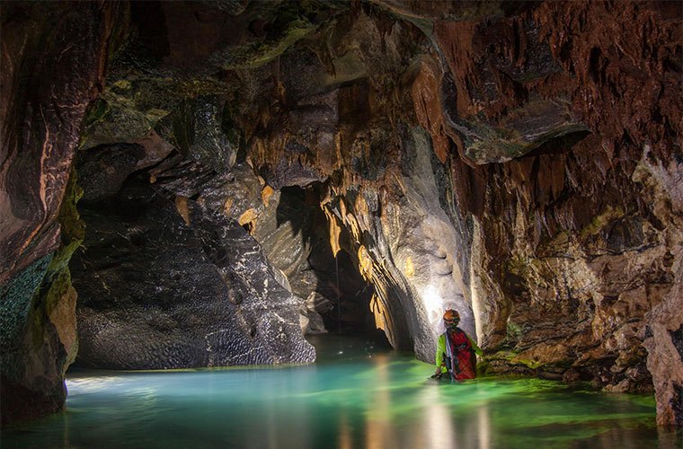wellness-destinations-oxalis-adventure-tours-hang-va-cave