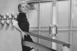 Slenderizing salons, reducing machines, and other hot fitness crazes of 75 years ago