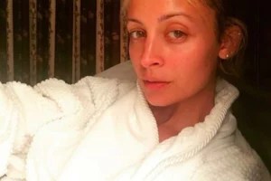 How to rock your look while on a hair detox, just like Nicole Richie