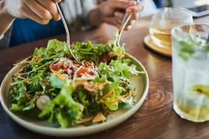 4 Reasons Why Your Salad Could Be Causing Digestive Distress