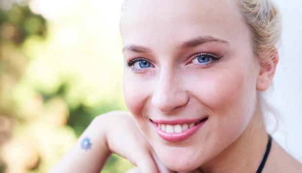 How Facial Oils Give You Glowing Skin, Not Zits