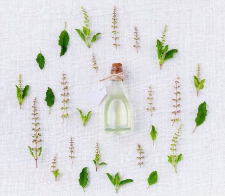 5 Seriously Brilliant Ways to Use Tea Tree Oil