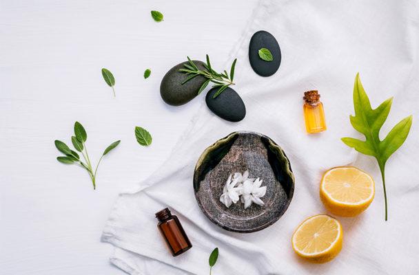 How to Immediately Relieve Your Cold Symptoms With Essential Oils