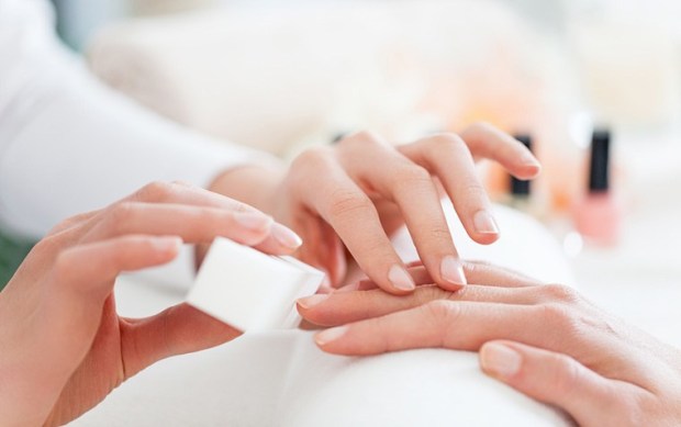 3 Reasons Why You Should Opt for a Waterless Manicure