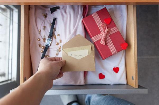 10 Valentine's Day Gifts That Are Sexy & Will Heat Things up in the Healthiest...