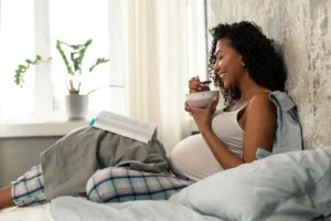 Here's what every healthy woman should eat & avoid while pregnancy