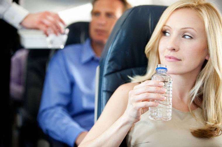 4 ways to fall asleep on a plane without popping pills