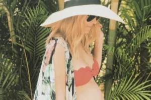 The beach essentials Lauren Conrad always packs—cute bikini included