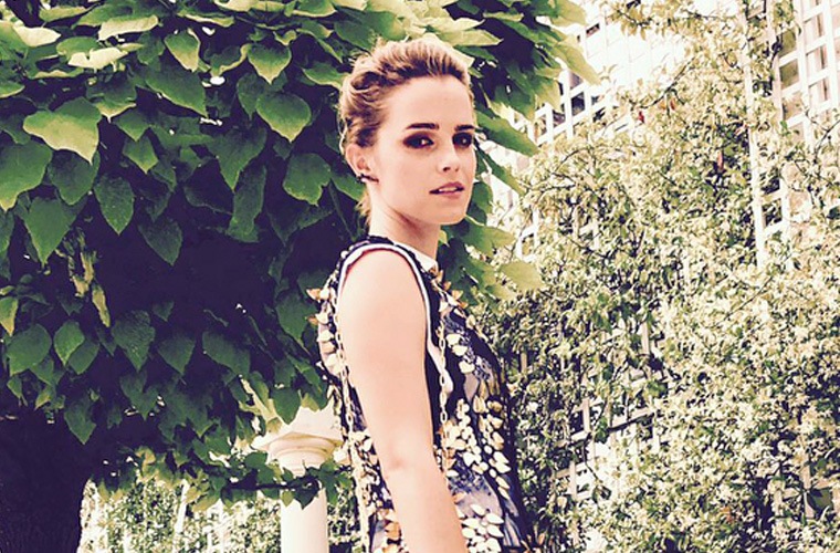 Barefoot emma watson Emma Watson