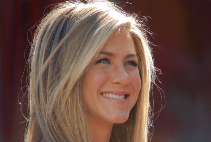 Jennifer Aniston’s Self-Care Sunday Routine Is Soothing and Scrumptious