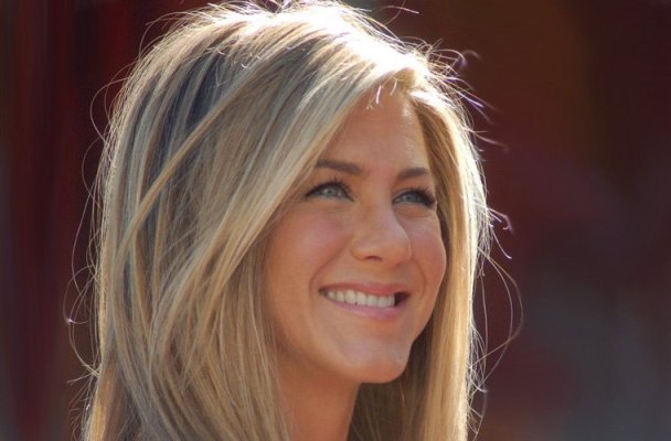 Jennifer Aniston's Self-Care Sunday Routine Is Soothing and Scrumptious