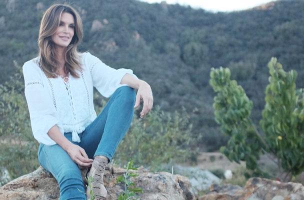 The 3 Beauty Products Cindy Crawford Never Travels Without