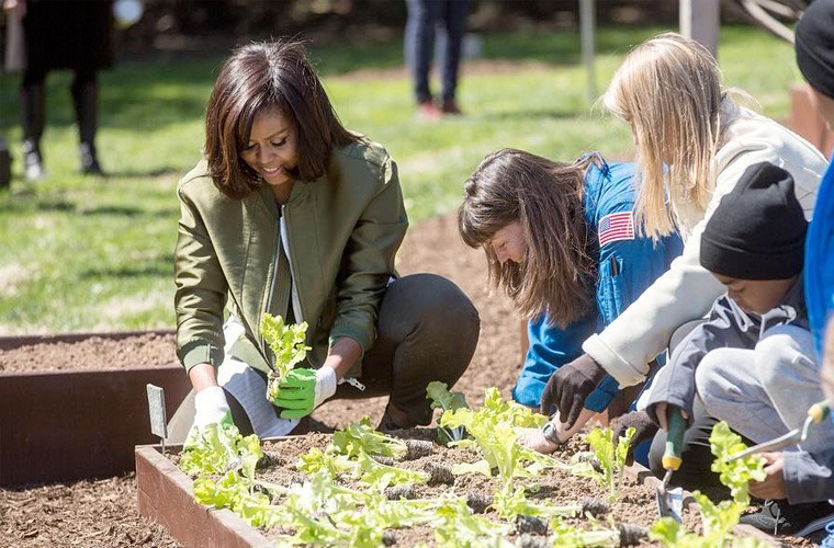 Michelle Obama plants with kids