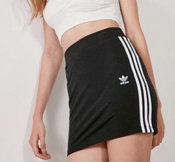 Sporty Spice would definitely wear this today