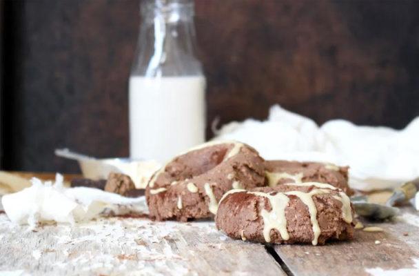 Newsflash: Super-Healthy, No-Bake Chocolate Doughnuts Exist—and Here's the Recipe