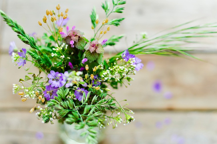 How to make a pretty summer bouquet