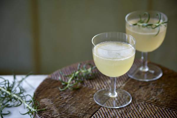 Use This Anti-Inflammatory Herb to Seriously Upgrade Your Cocktail