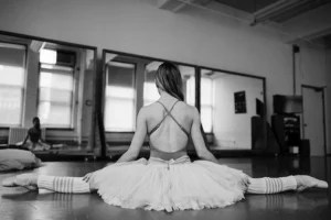 These 7 wellness hacks from a professional ballerina are totally en pointe