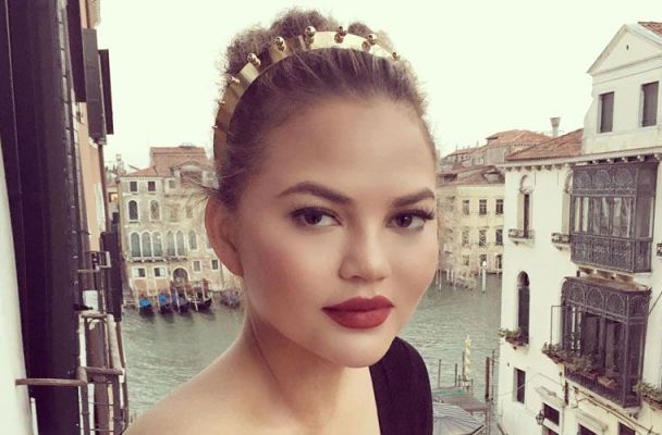 3 Healthy Reasons Why Chrissy Teigen Is the Ultimate '90s Girl