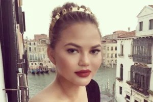3 healthy reasons why Chrissy Teigen is the ultimate '90s girl