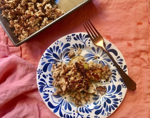 The Insanely Delicious Gluten-Free Crumble That Doubles As Breakfast and Dessert