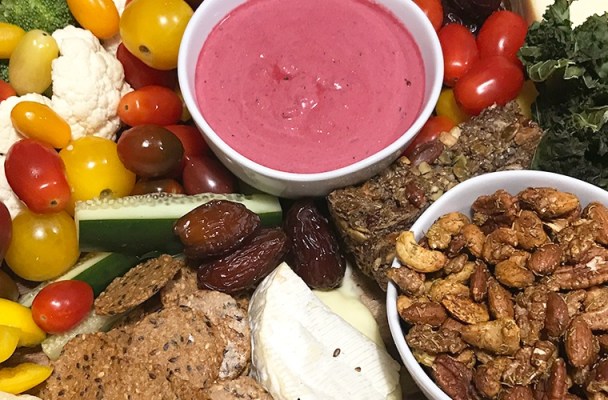 How to Create a Dietitian-Approved Holiday Party Platter