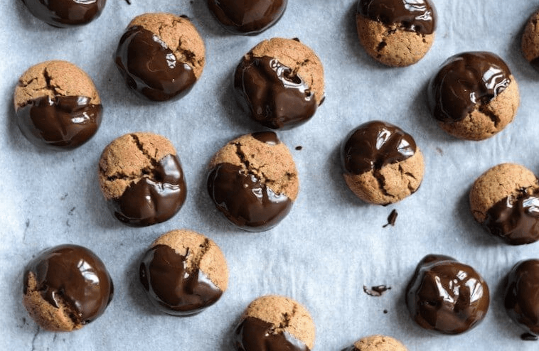 7 LOW-SUGAR, SUPERFOOD-PACKED DESSERTS FOR YOUR HOLIDAY TABLE