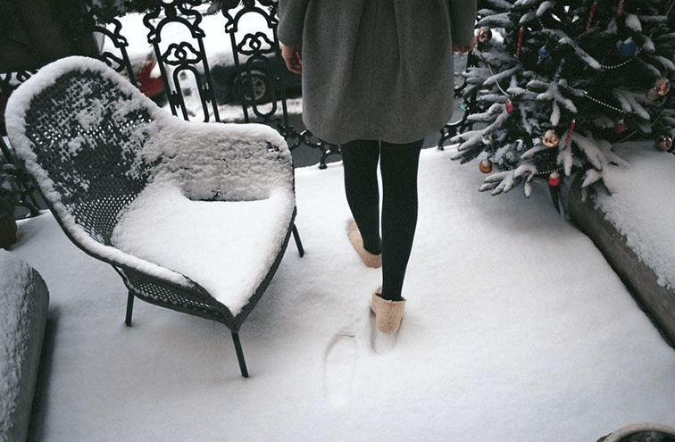 HOW TO WEAR LEGGINGS TO EVERY HOLIDAY HAPPENING