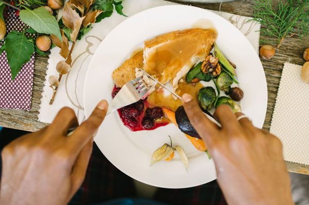 The Scientific Reason to Eat Your Thanksgiving Dinner Slowly