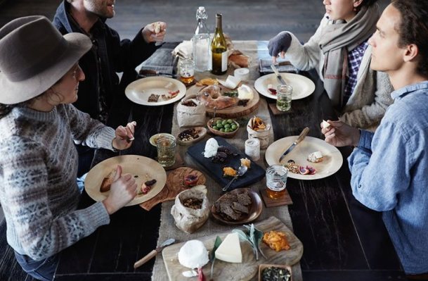 How to Host Friendsgiving, According to the Owners of the Catskills' Chicest Wedding Venue