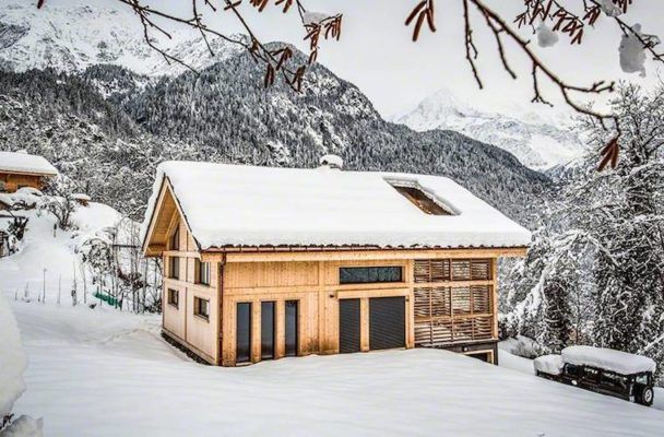 6 Cozy Ski Getaways on Airbnb Where Hitting the Slopes Is Totally Optional