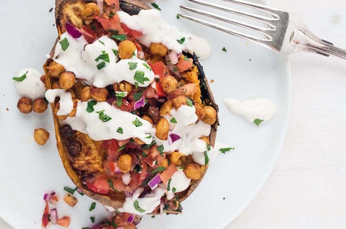 HOW TO MAKE THE HEALTHY LOADED SWEET POTATO OF YOUR HYGGE DREAMS
