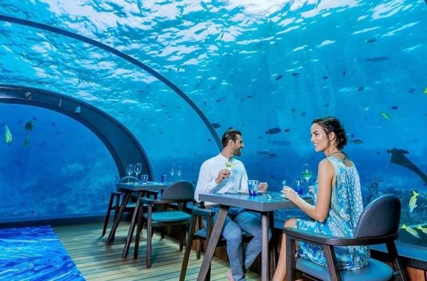 At This Maldives Spot, You Can Eat a Healthy Meal *Literally* Under the Sea