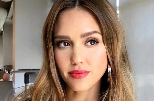 This Is the Protein-Packed Smoothie Jessica Alba—and Her Daughters—Drink in the Morning