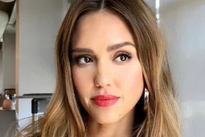 This is the protein-packed smoothie Jessica Alba—and her daughters—drink in the morning