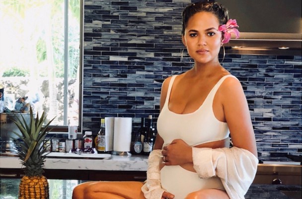 The One Pregnancy Woe That Has Chrissy Teigen Considering “Witchcraft”