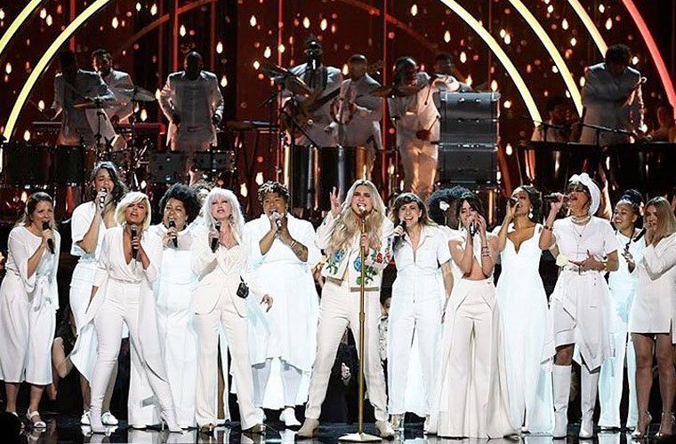 Watch Kesha's fully Grammys performance