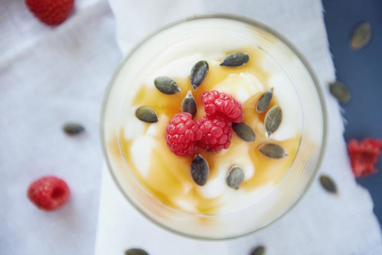 yogurt with fruit and nuts