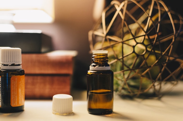 Complete guide to tea tree oil 