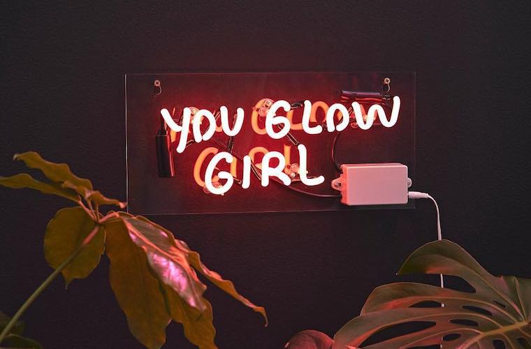 7 design-friendly neon lights for your home