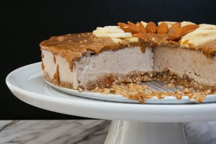 This Almond Butter Banana Cashew Cheesecake Recipe Is Paleo Approved