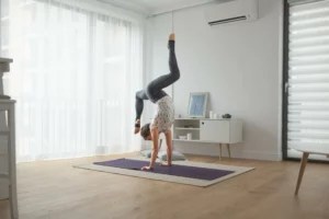 7 abs exercises to help you nail your handstand press