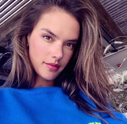 The One Makeup Item That Alessandra Ambrosio Keeps on-Hand at All Times