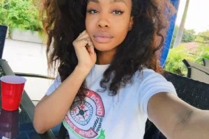 The easy way Sza deals with her cystic acne