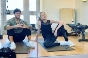 The 3-move toning workout Victoria's Secret Angel Romee Strijd does after flights