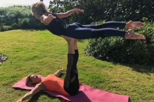 Kelly Ripa's partner yoga workout is fun and *intense*
