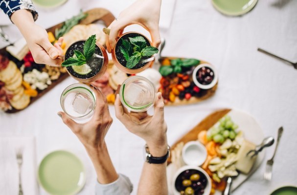 How to *Not* Get Wasted at Happy Hour When You're on a Keto-Style Diet
