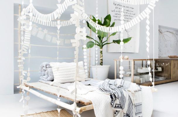 6 Hanging Daybeds to Inspire Your Dreamy Summer-Nap Situation