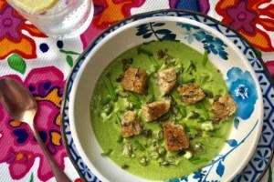 Beat bloat with this 5-ingredient asparagus soup