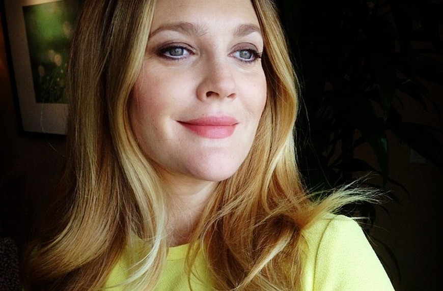 How Drew Barrymore uses facial spray for damage-free beachy waves